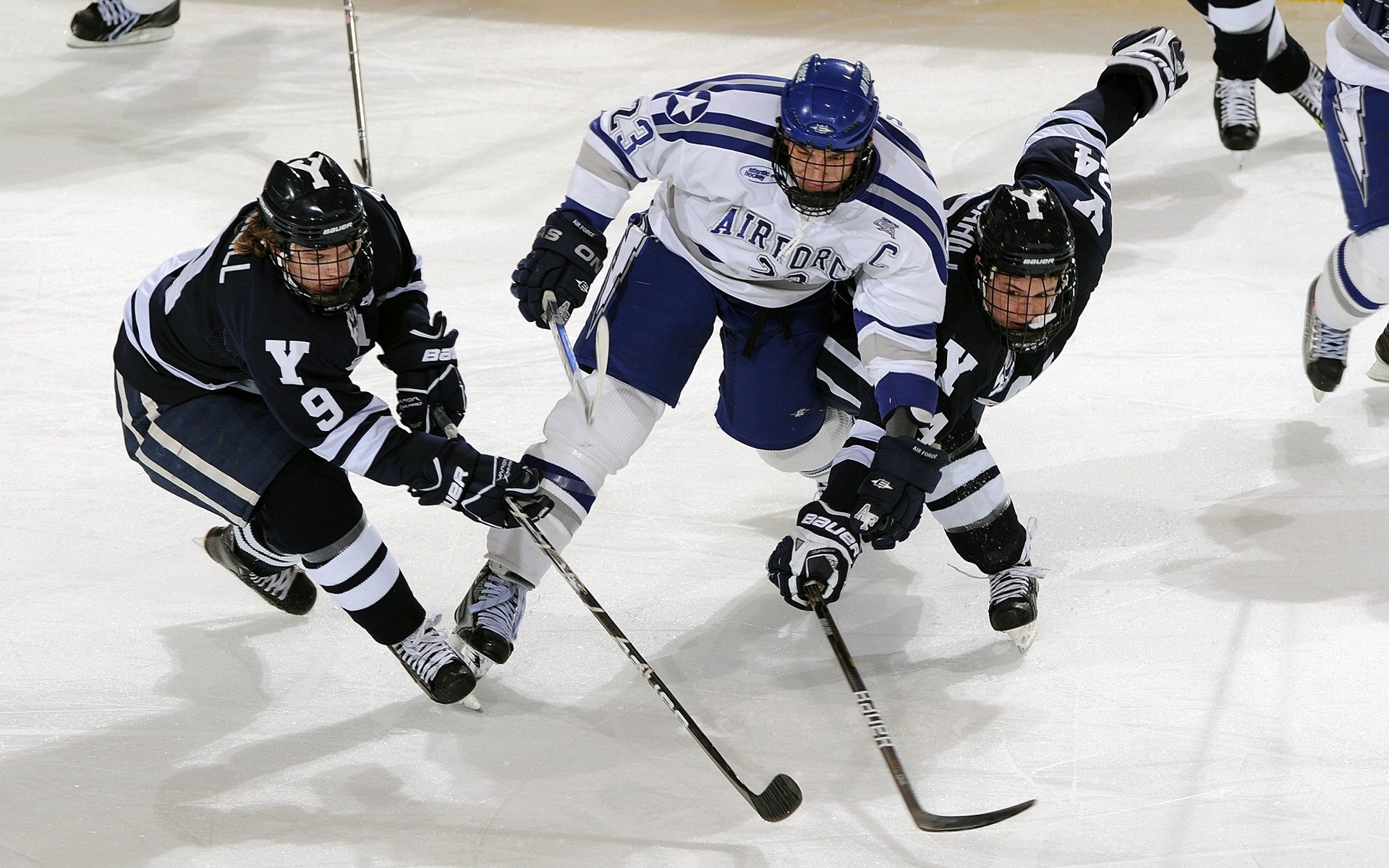 俱乐部青训选拔日活动吸引众多有潜力少年参与,足球青训俱乐部招生宣传